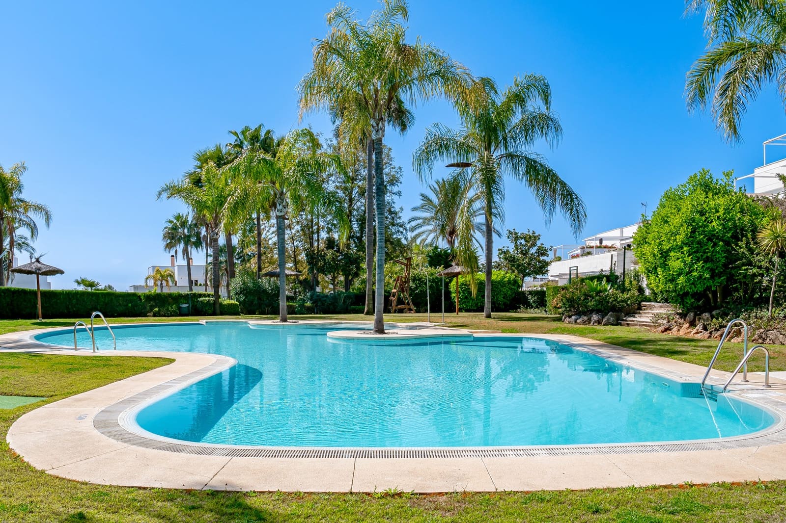 2 soverom Penthouse til salgs i Marbella med svømmebasseng garasje - € 450 000 (Ref: 9721501)