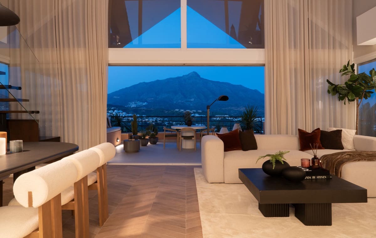 3 sypialnia Penthouse na sprzedaż w Nueva Andalucia z basenem garażem - 2 695 000 € (Ref: 9721503)