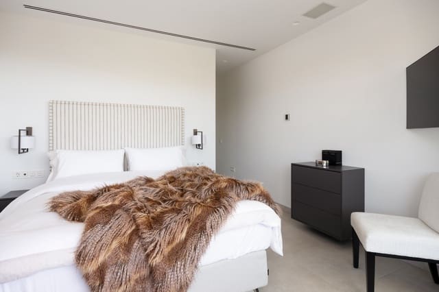 4 Zimmer Villa zu verkaufen in Nueva Andalucia, Marbella mit Pool Garage - 4.295.000 € (Ref: 9721504)