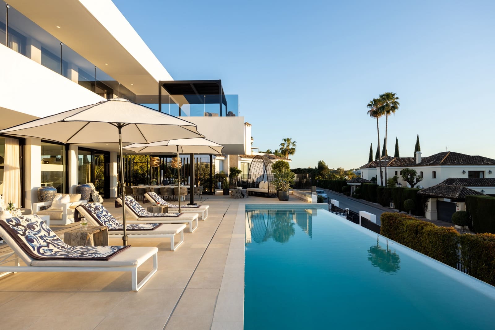 4 chambre Villa/Maison à vendre à Nueva Andalucia avec piscine garage - 4 295 000 € (Ref: 9721504)