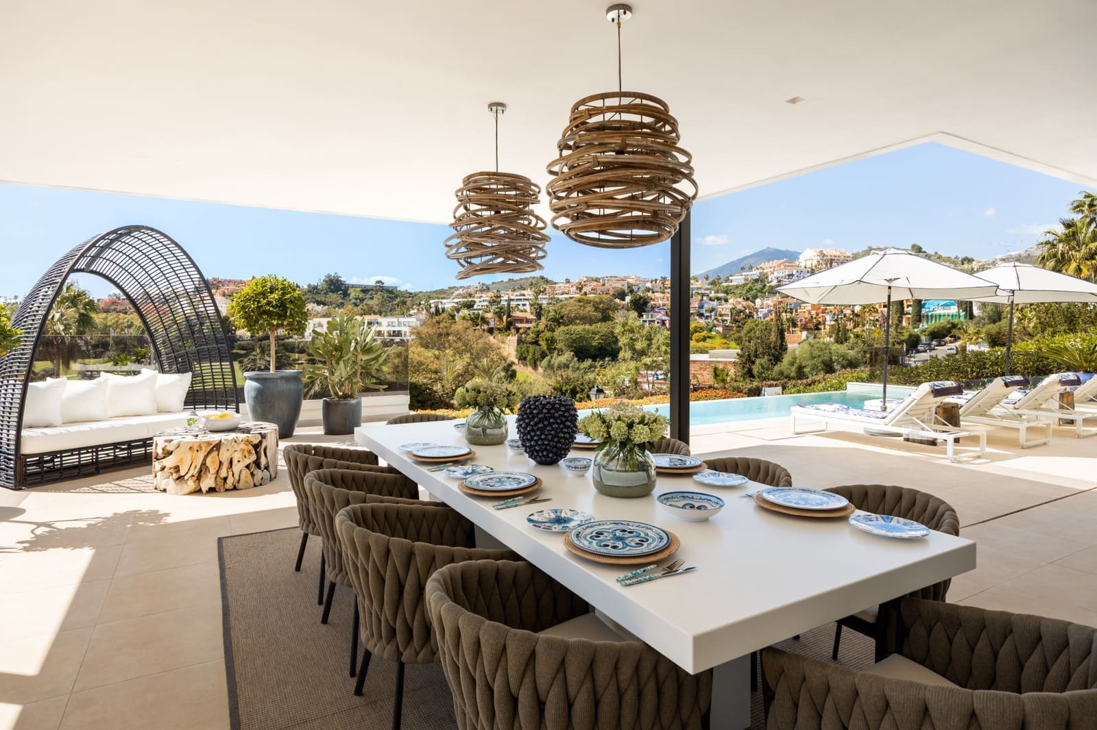 Chalet de 4 habitaciones en Nueva Andalucia en venta con piscina garaje - 4.295.000 € (Ref: 9721504)