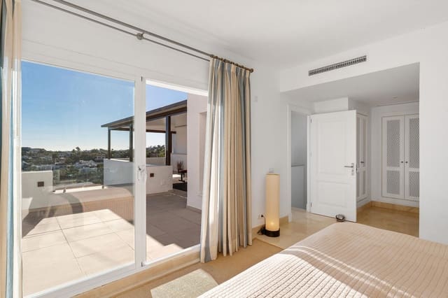 3 sypialnia Penthouse na sprzedaż w Nueva Andalucia, Marbella z basenem garażem - 1 695 000 € (Ref: 9721505)