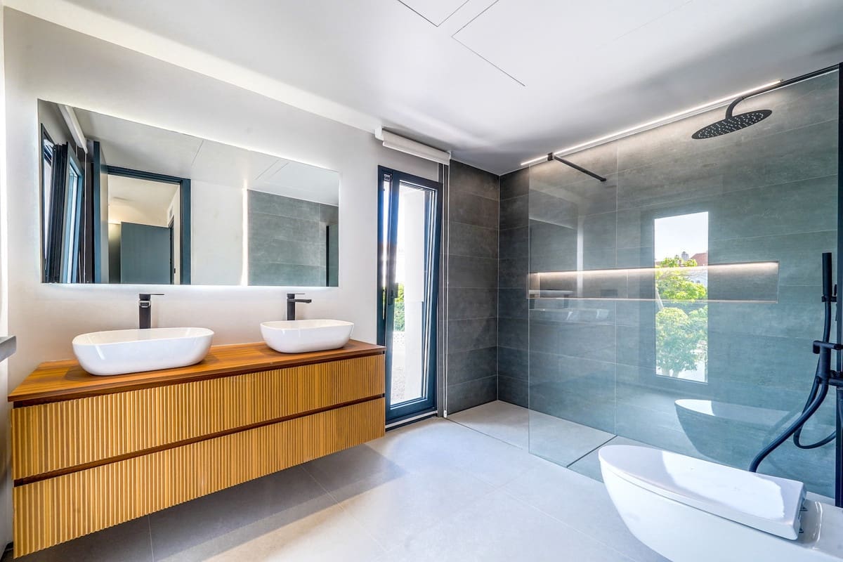 5 bedroom Villa for sale in Nueva Andalucia with pool garage - € 3,150,000 (Ref: 9721506)