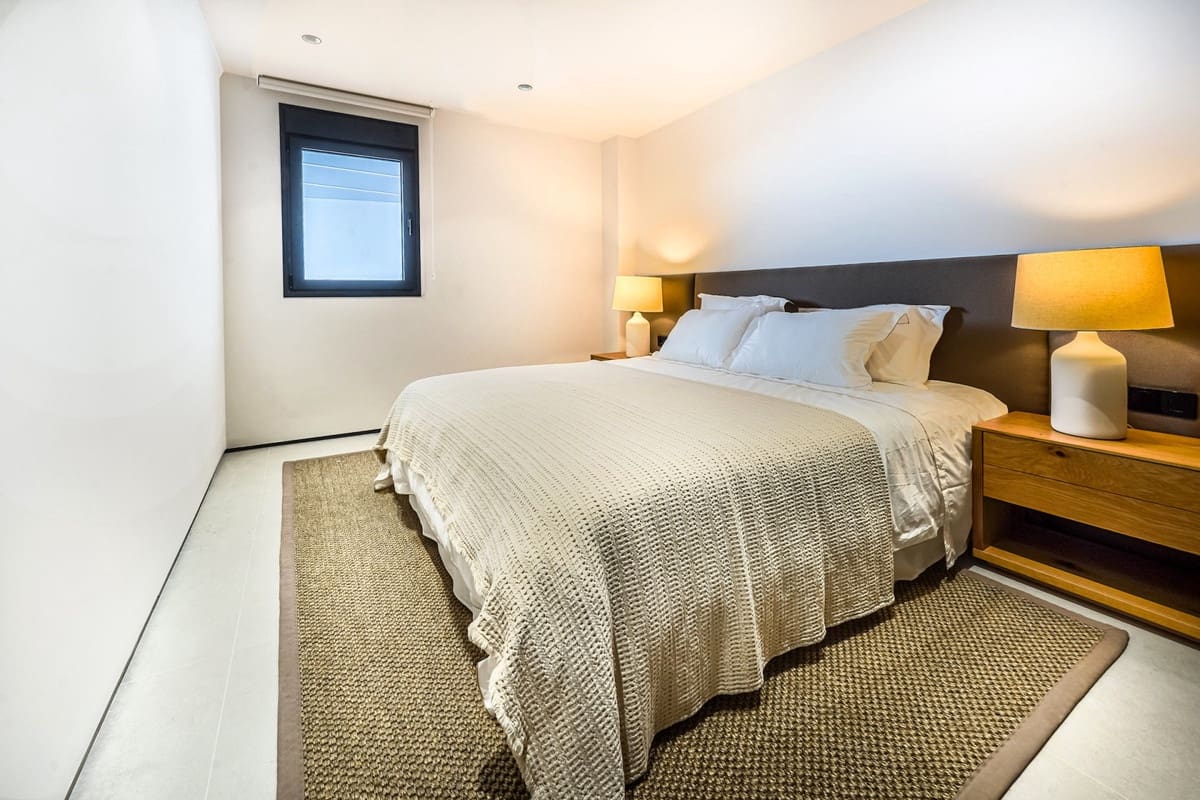 5 bedroom Villa for sale in Nueva Andalucia with pool garage - € 3,150,000 (Ref: 9721506)