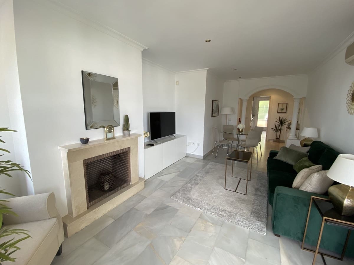 2 bedroom Apartment for sale in Nueva Andalucia with pool garage - € 485,000 (Ref: 9726542)