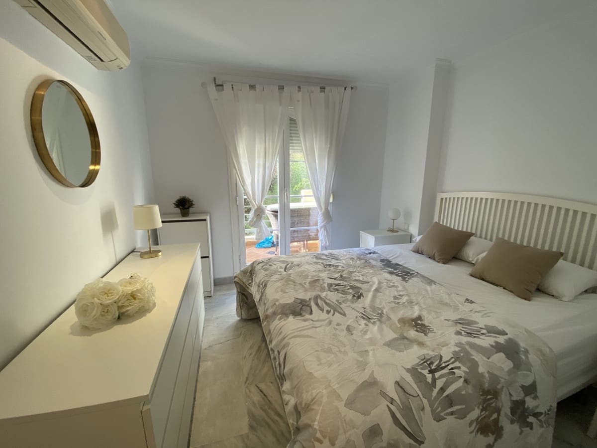 2 bedroom Apartment for sale in Nueva Andalucia with pool garage - € 485,000 (Ref: 9726542)