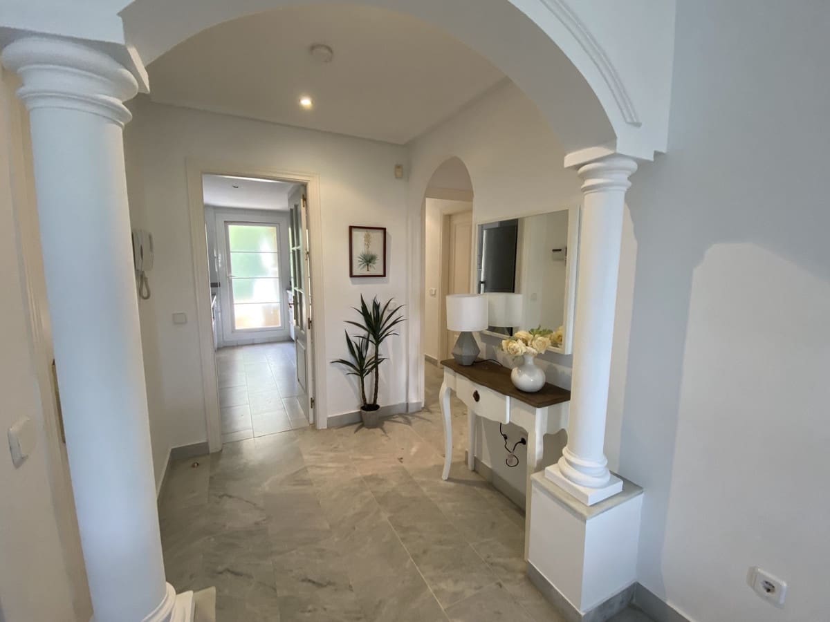 2 bedroom Apartment for sale in Nueva Andalucia with pool garage - € 485,000 (Ref: 9726542)