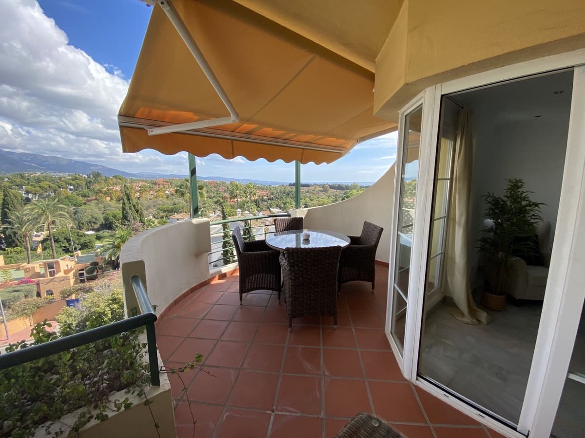 2 bedroom Apartment for sale in Nueva Andalucia with pool garage - € 485,000 (Ref: 9726542)