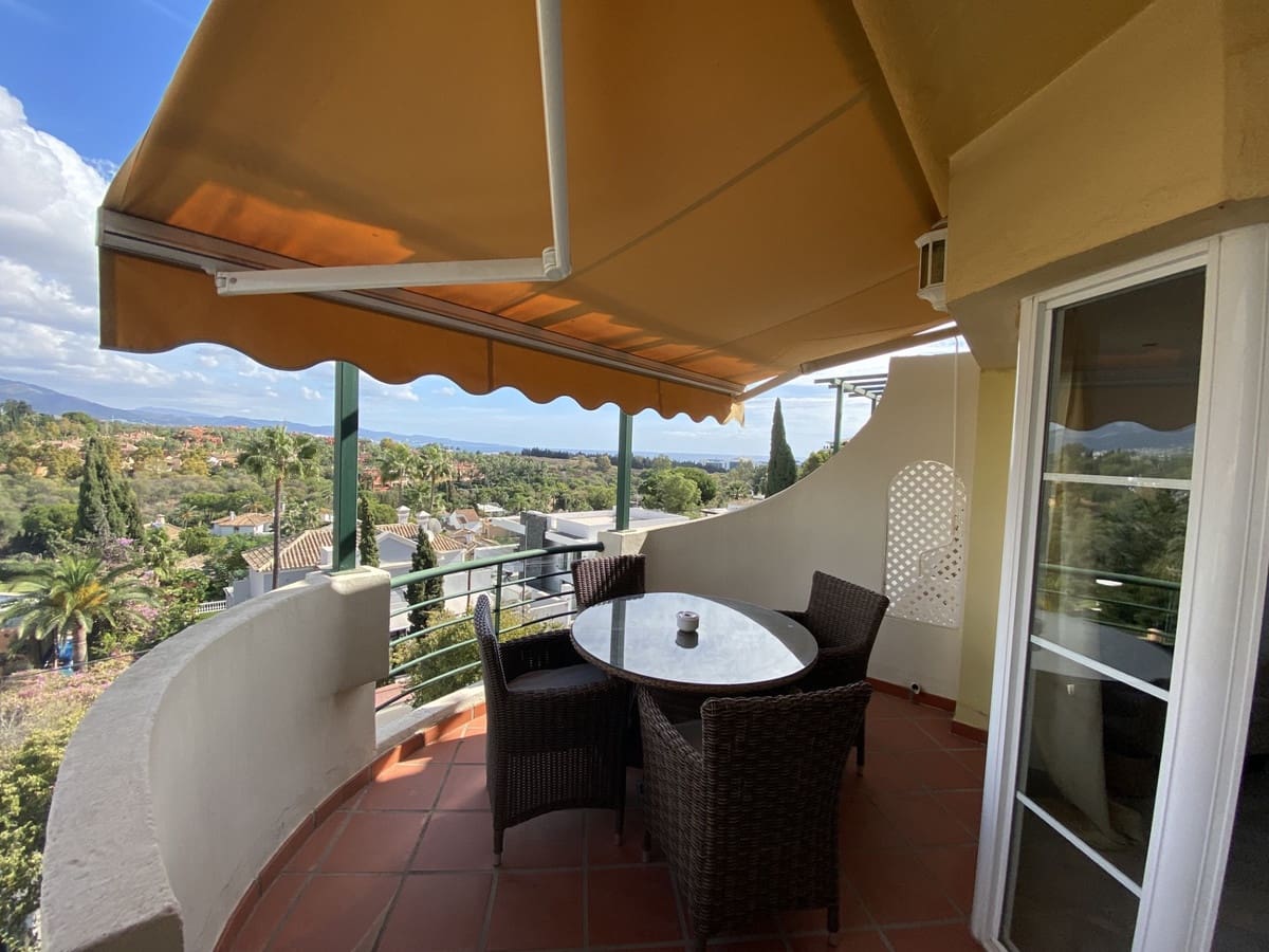 2 bedroom Apartment for sale in Nueva Andalucia with pool garage - € 485,000 (Ref: 9726542)