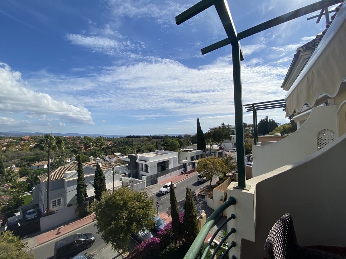 2 bedroom Apartment for sale in Nueva Andalucia with pool garage - € 485,000 (Ref: 9726542)