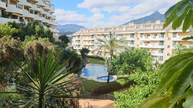 2 sypialnia Apartament na sprzedaż w Nueva Andalucia, Marbella z basenem garażem - 485 000 € (Ref: 9726542)