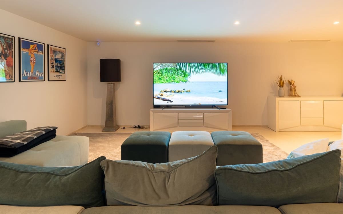 6 bedroom Villa for sale in Nueva Andalucia with pool garage - € 4,100,000 (Ref: 9726543)