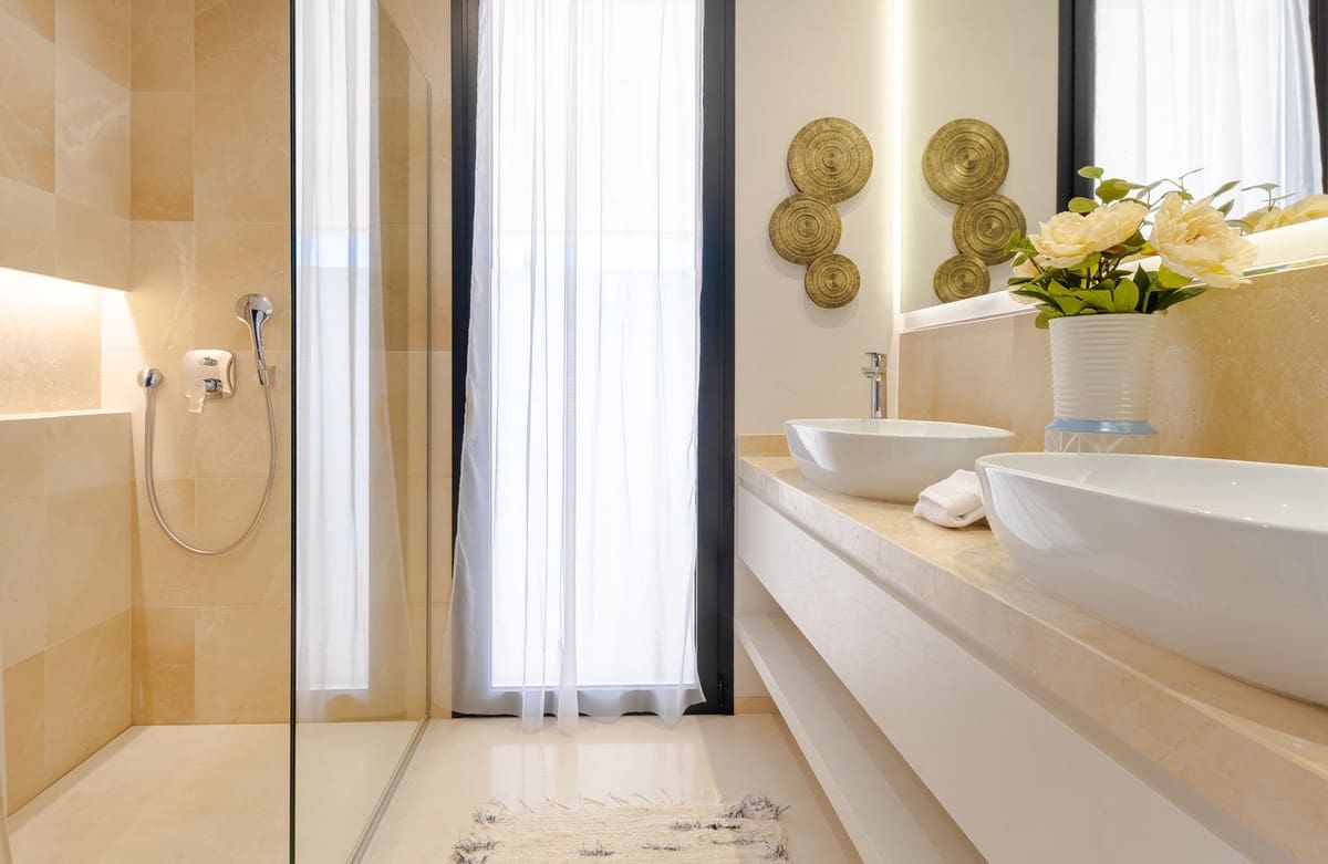 6 bedroom Villa for sale in Nueva Andalucia with pool garage - € 4,100,000 (Ref: 9726543)