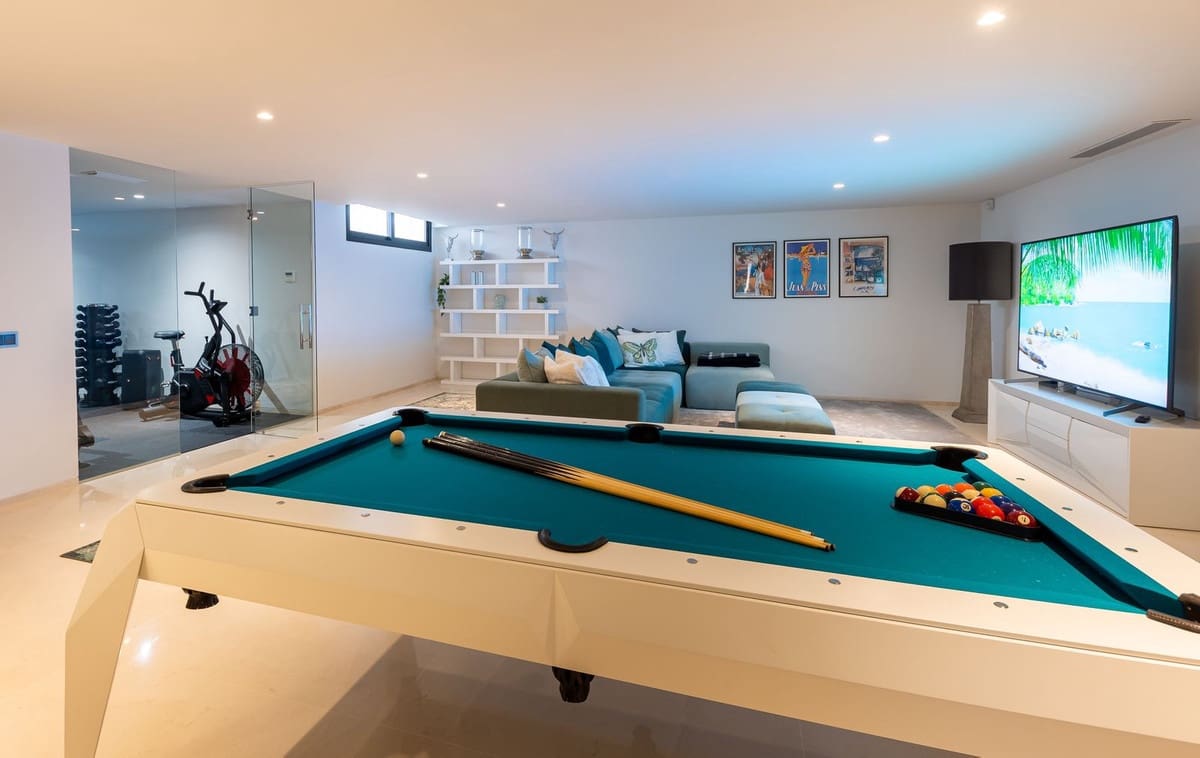 6 chambre Villa/Maison à vendre à Nueva Andalucia avec piscine garage - 4 500 000 € (Ref: 9726543)
