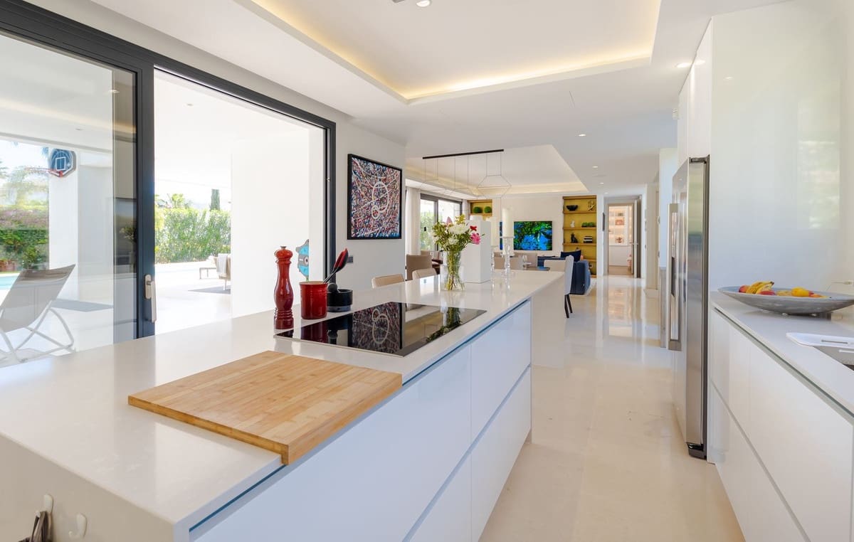 6 chambre Villa/Maison à vendre à Nueva Andalucia avec piscine garage - 4 500 000 € (Ref: 9726543)