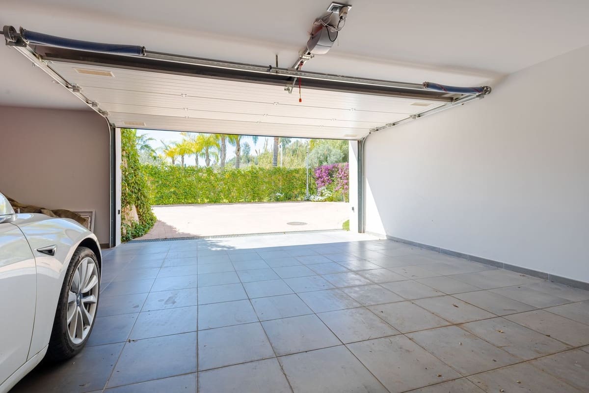 6 chambre Villa/Maison à vendre à Nueva Andalucia avec piscine garage - 4 500 000 € (Ref: 9726543)