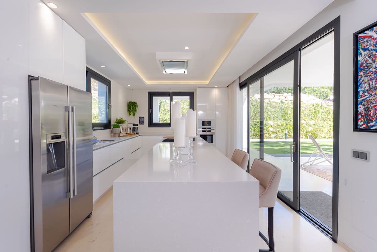 6 chambre Villa/Maison à vendre à Nueva Andalucia avec piscine garage - 4 500 000 € (Ref: 9726543)