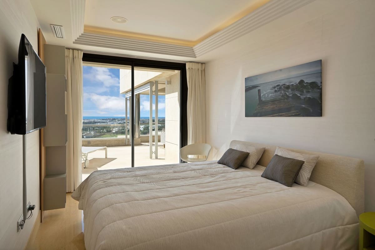Apartamento de 3 habitaciones en Marbella en venta con piscina garaje - 1.550.000 € (Ref: 9726544)