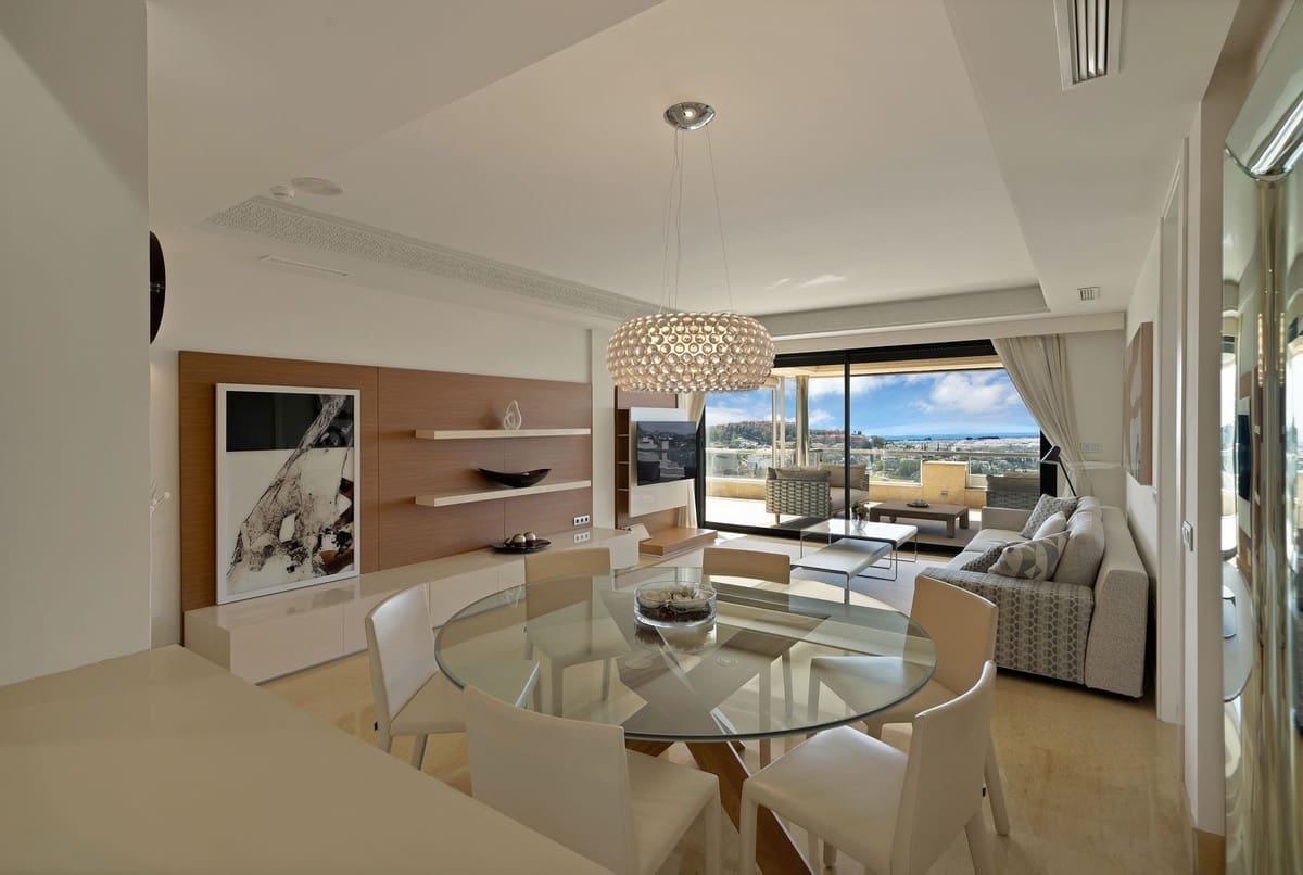 Apartamento de 3 habitaciones en Marbella en venta con piscina garaje - 1.550.000 € (Ref: 9726544)
