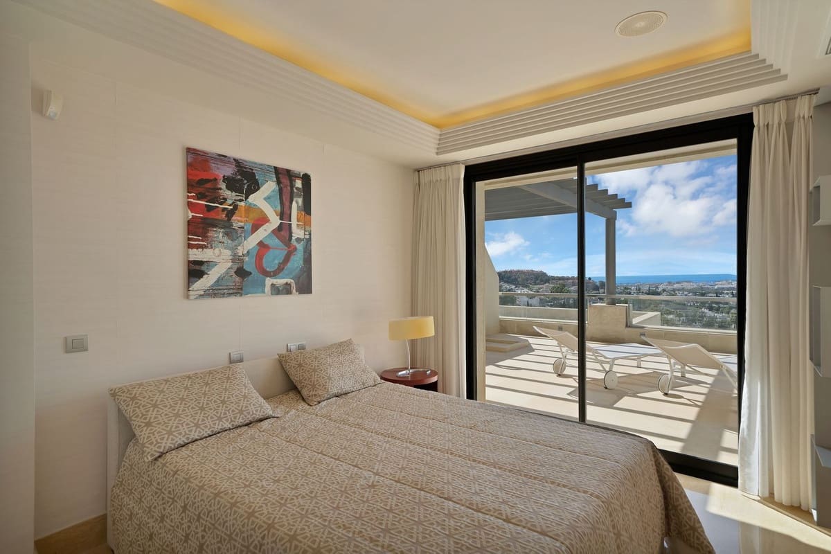 Apartamento de 3 habitaciones en Marbella en venta con piscina garaje - 1.550.000 € (Ref: 9726544)