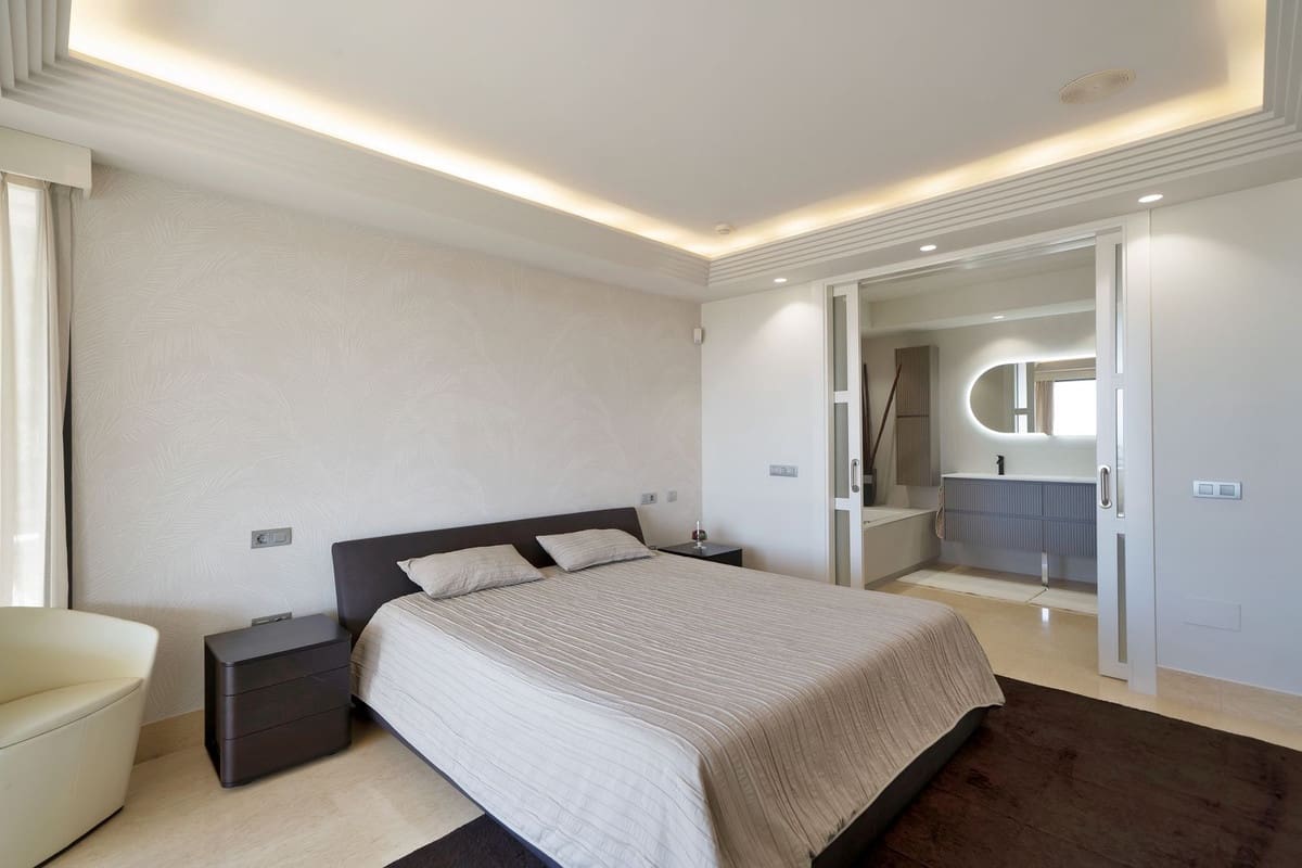 Apartamento de 3 habitaciones en Marbella en venta con piscina garaje - 1.550.000 € (Ref: 9726544)