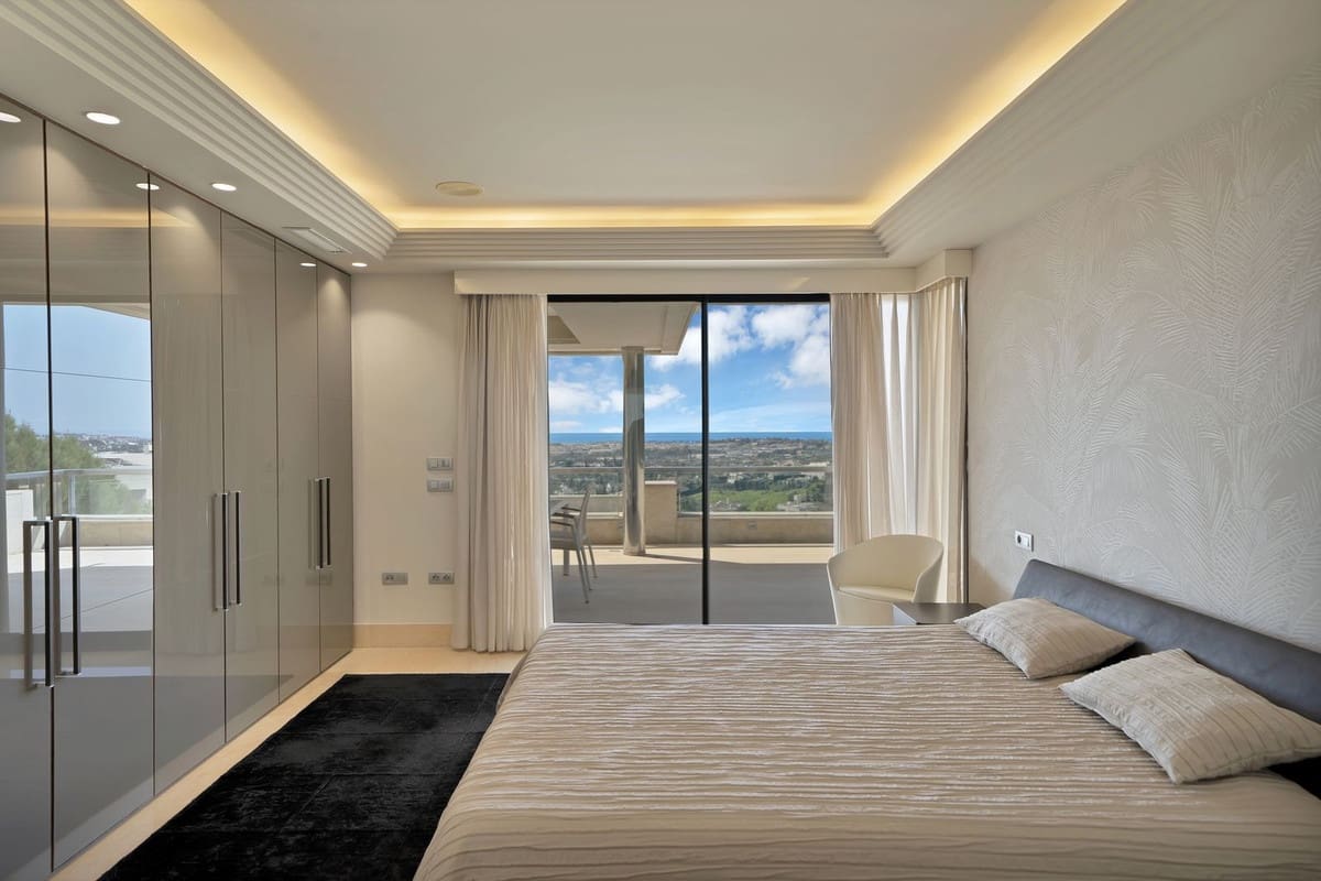 Apartamento de 3 habitaciones en Marbella en venta con piscina garaje - 1.550.000 € (Ref: 9726544)