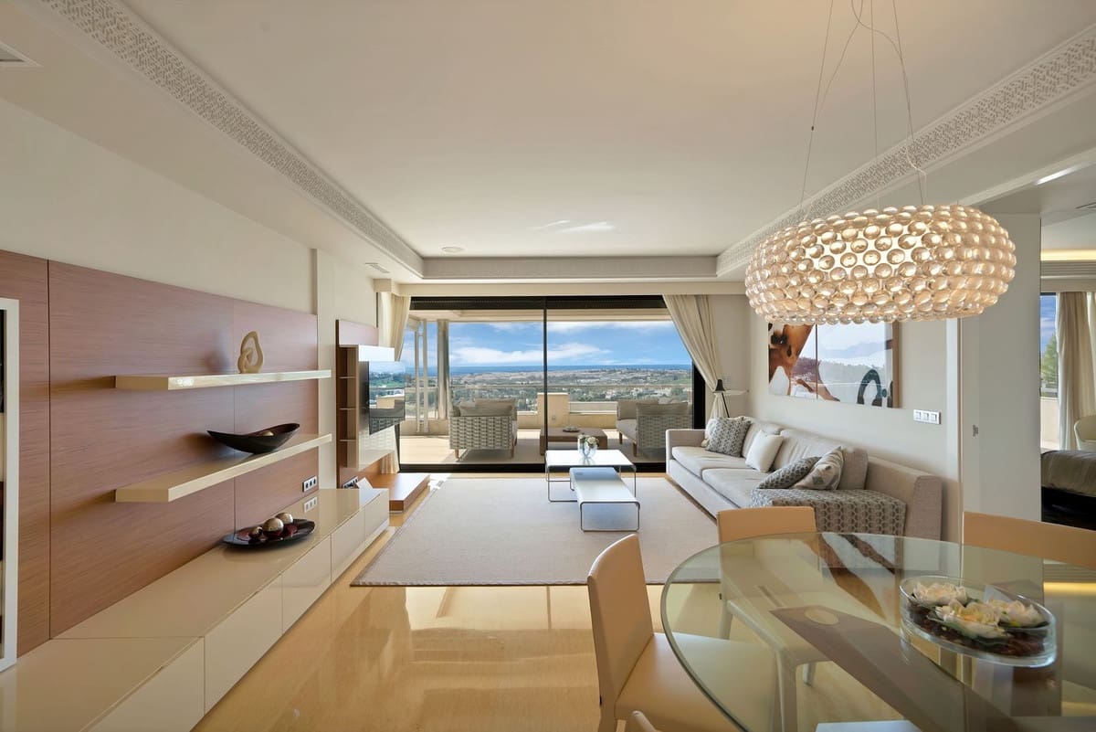 Apartamento de 3 habitaciones en Marbella en venta con piscina garaje - 1.550.000 € (Ref: 9726544)