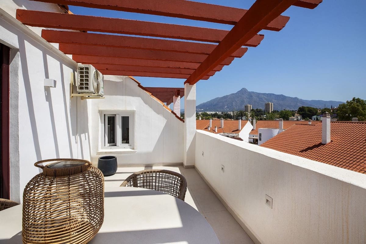3 soveværelse Penthouse til salg i Nueva Andalucia med swimmingpool garage - € 695.000 (Ref: 9726546)