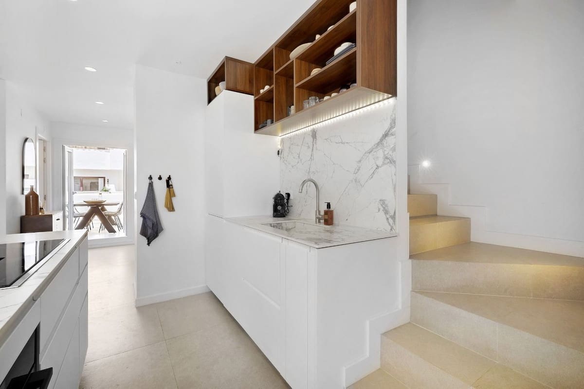 3 soverom Penthouse til salgs i Nueva Andalucia med svømmebasseng garasje - € 695 000 (Ref: 9726546)