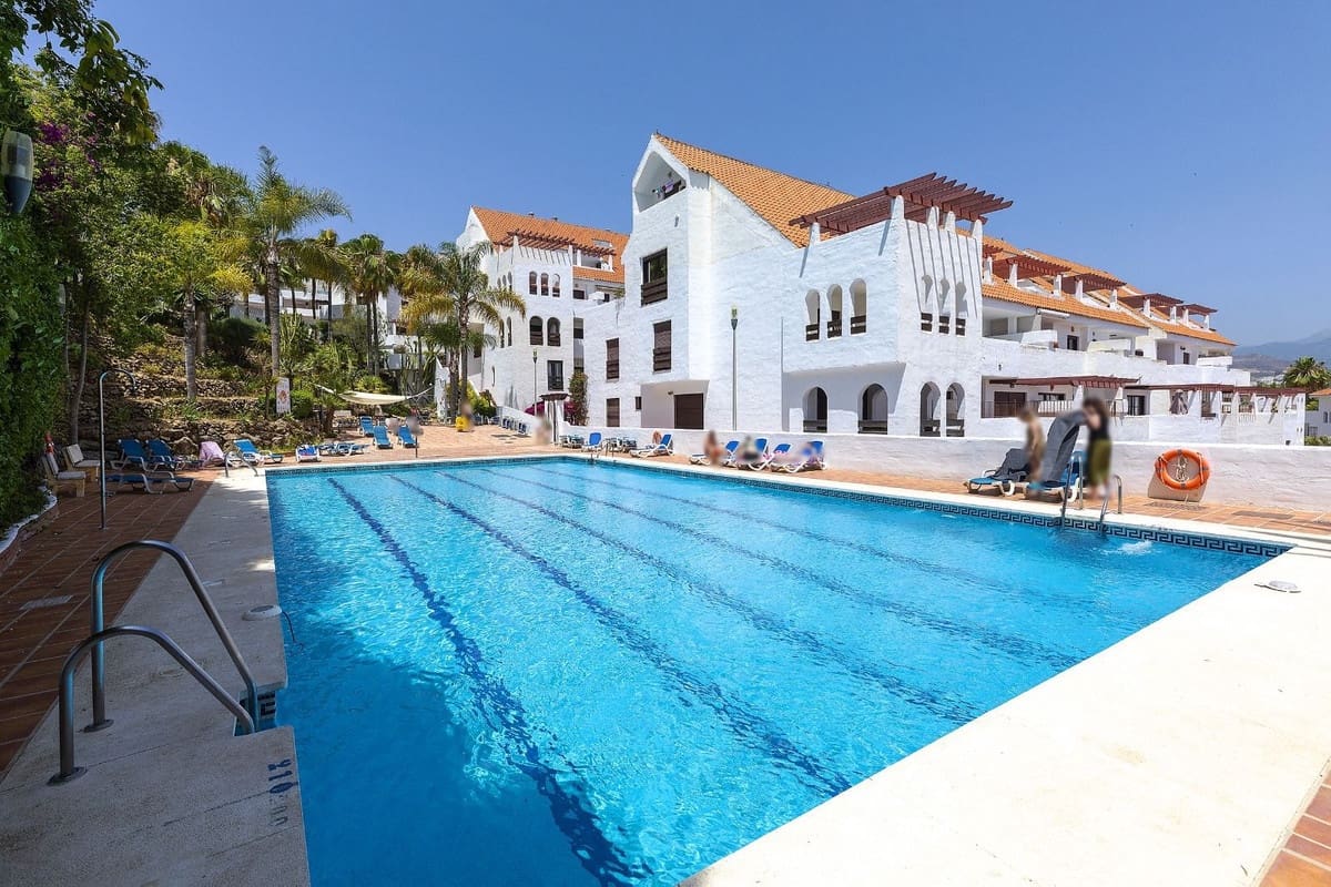 3 soverom Penthouse til salgs i Nueva Andalucia med svømmebasseng garasje - € 695 000 (Ref: 9726546)