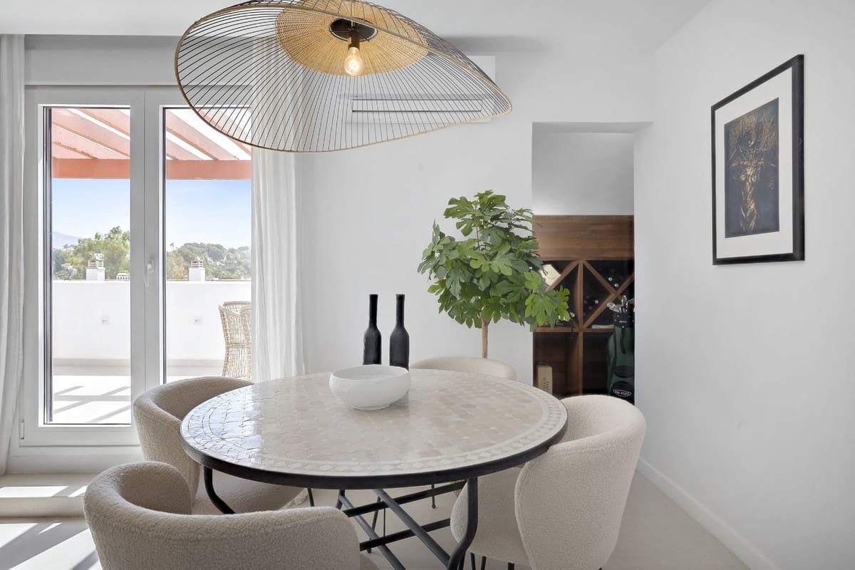 3 soverom Penthouse til salgs i Nueva Andalucia med svømmebasseng garasje - € 695 000 (Ref: 9726546)