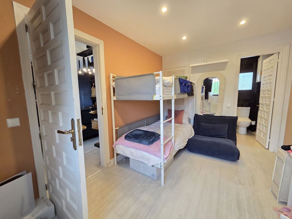 2 Zimmer Haus zu verkaufen in Marbella mit Pool Garage - 570.000 € (Ref: 9726549)