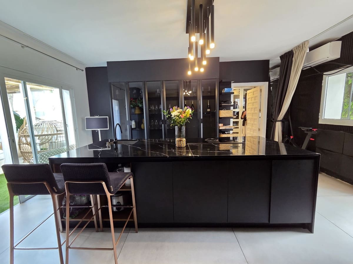 2 Zimmer Haus zu verkaufen in Marbella mit Pool Garage - 570.000 € (Ref: 9726549)