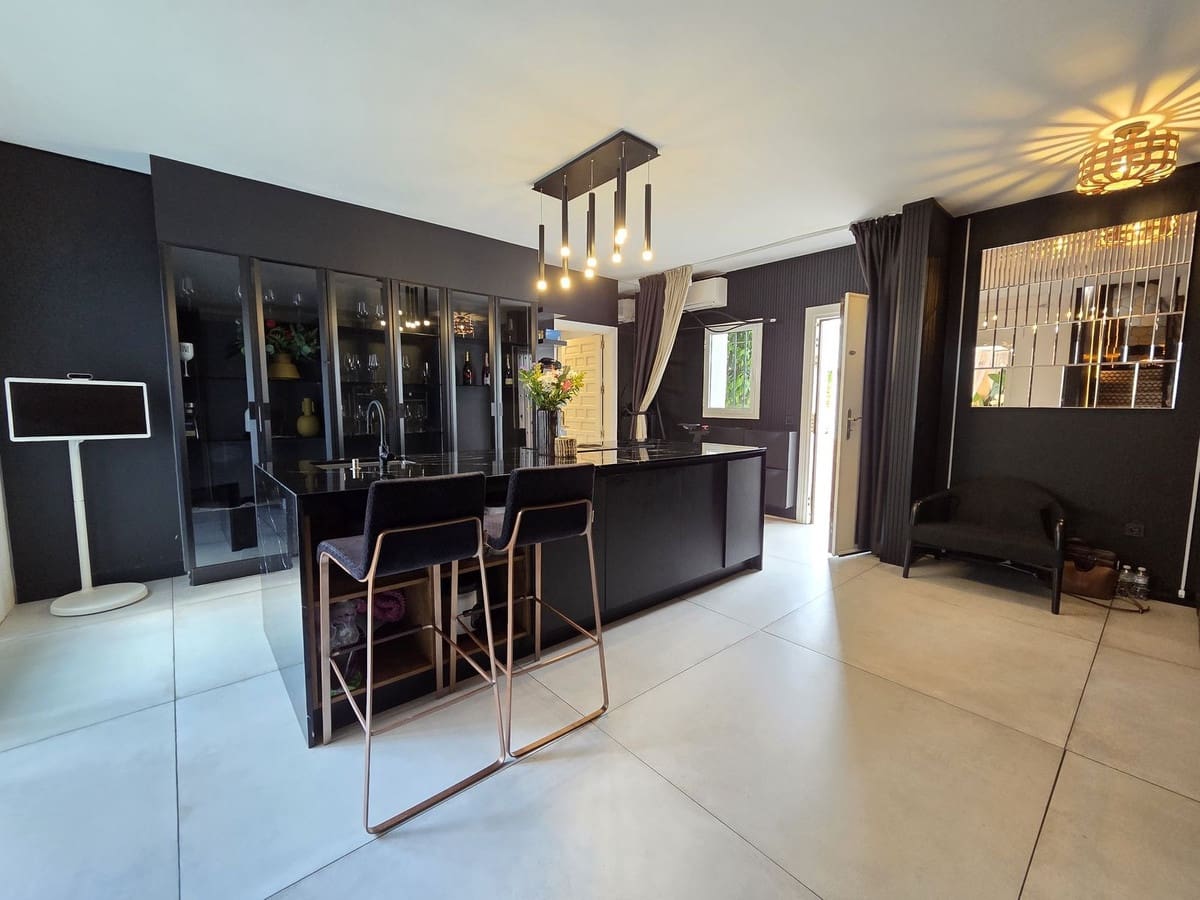 2 Zimmer Haus zu verkaufen in Marbella mit Pool Garage - 570.000 € (Ref: 9726549)