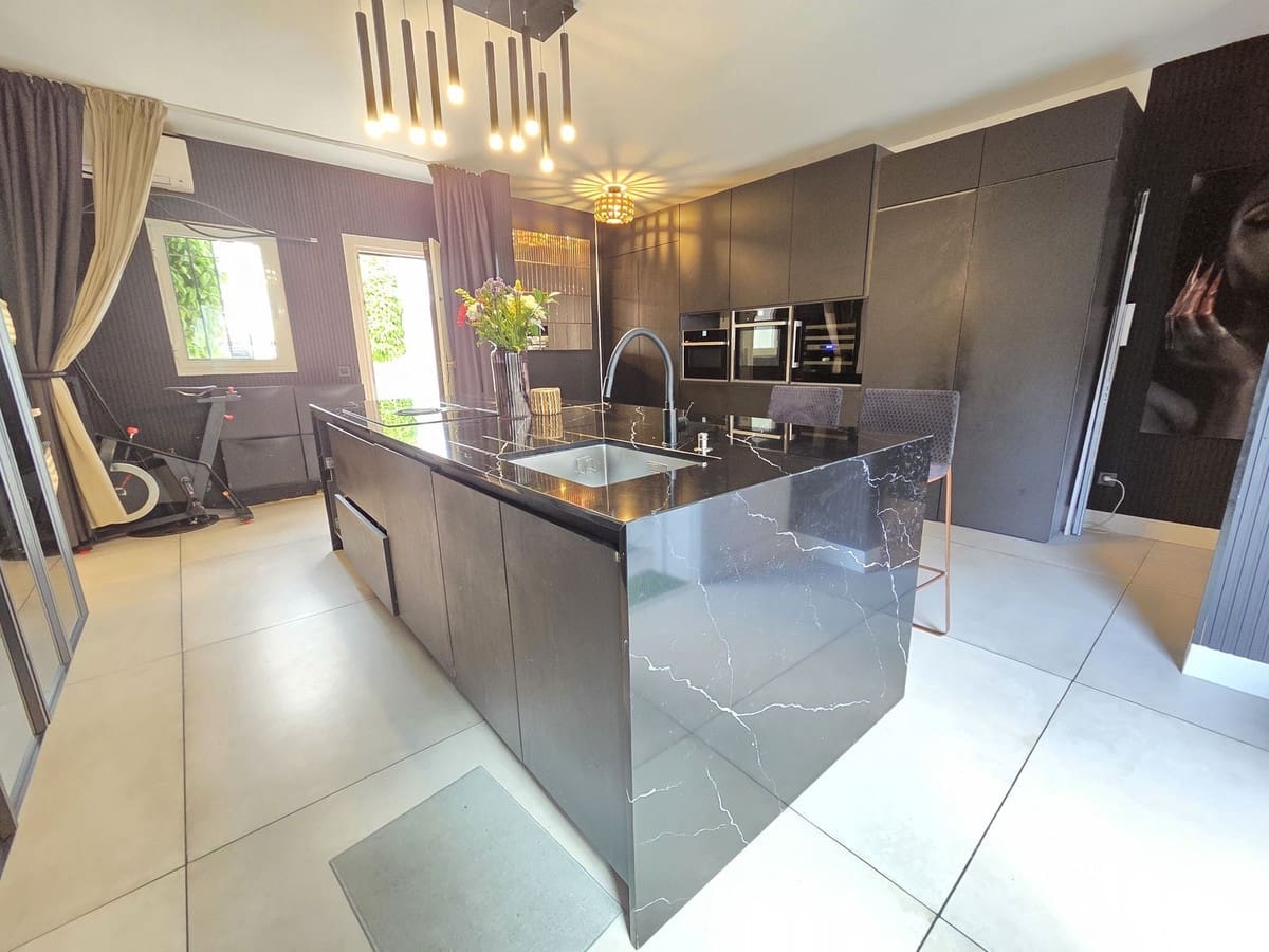 2 Zimmer Haus zu verkaufen in Marbella mit Pool Garage - 570.000 € (Ref: 9726549)