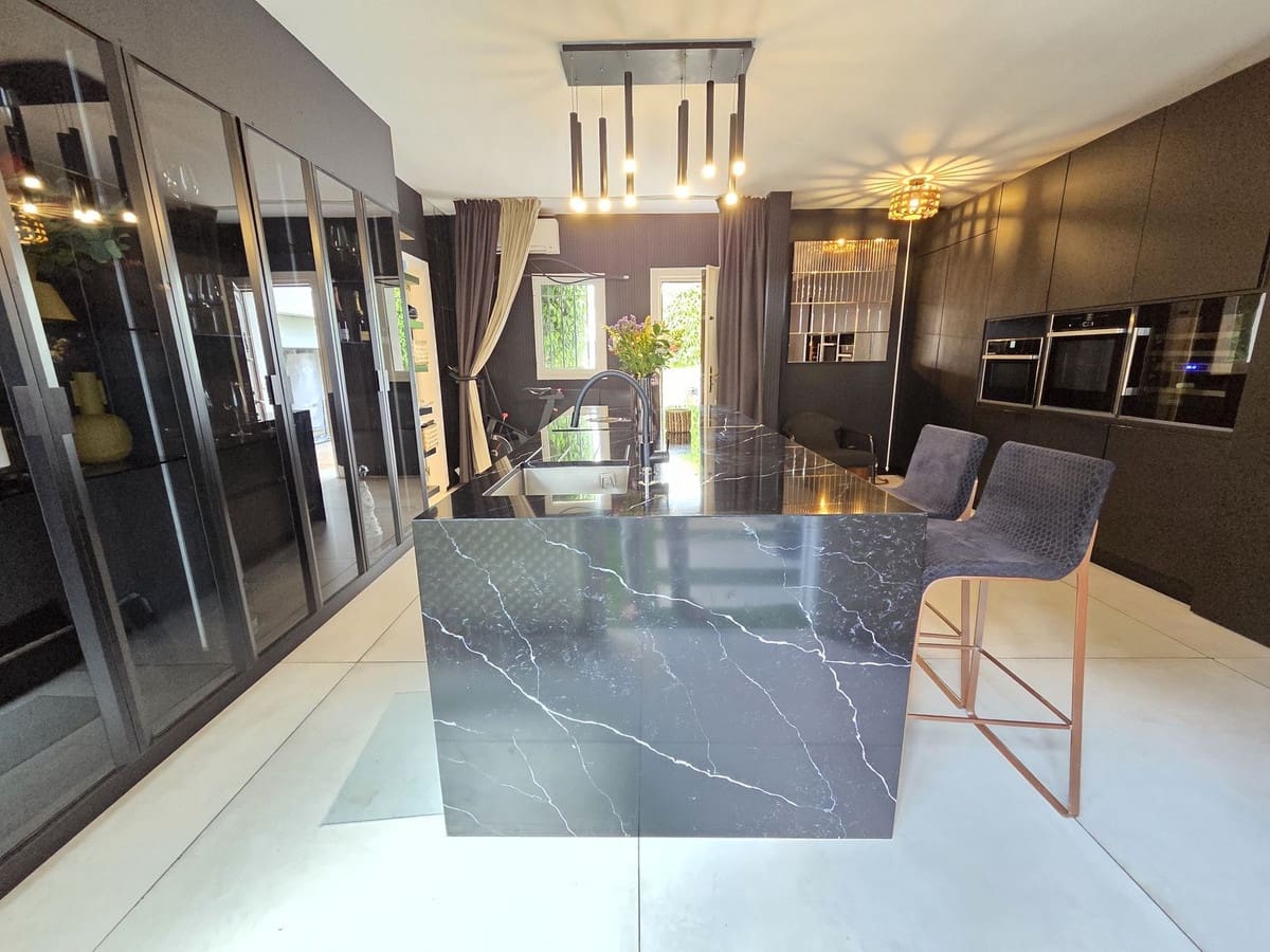 2 Zimmer Haus zu verkaufen in Marbella mit Pool Garage - 570.000 € (Ref: 9726549)