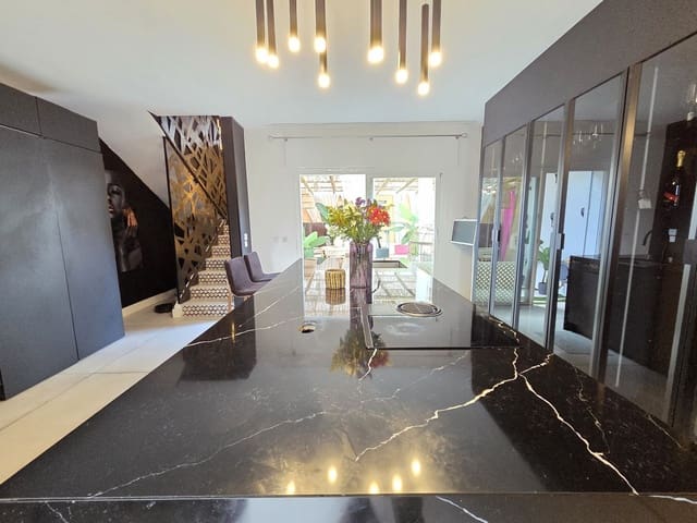 Casa de 2 habitaciones en Marbella en venta con piscina garaje - 570.000 € (Ref: 9726549)