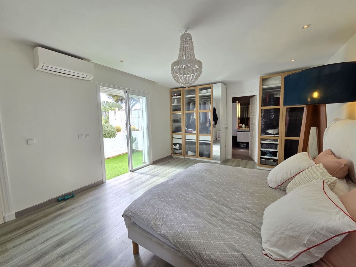 2 bedroom Townhouse for sale in Marbella with pool garage - € 400,000 (Ref: 9726549)