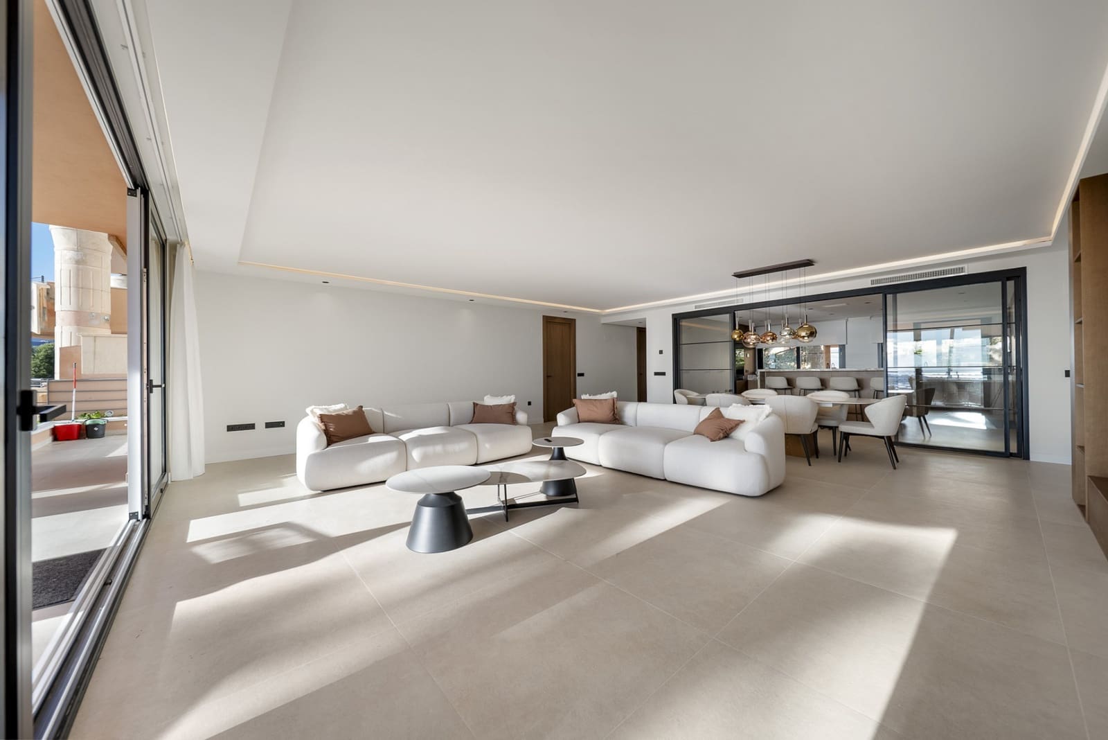 3 bedroom Apartment for sale in Nueva Andalucia with pool garage - € 1,650,000 (Ref: 9726550)