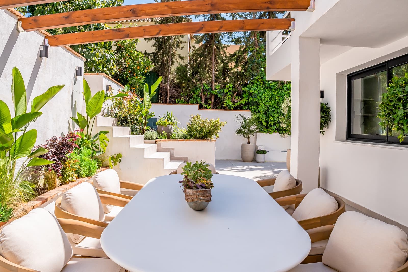 Chalet de 4 habitaciones en Nueva Andalucia en venta con piscina garaje - 1.795.000 € (Ref: 9735393)