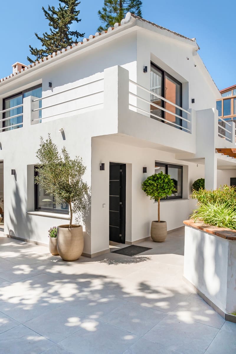 Chalet de 4 habitaciones en Nueva Andalucia en venta con piscina garaje - 1.795.000 € (Ref: 9735393)