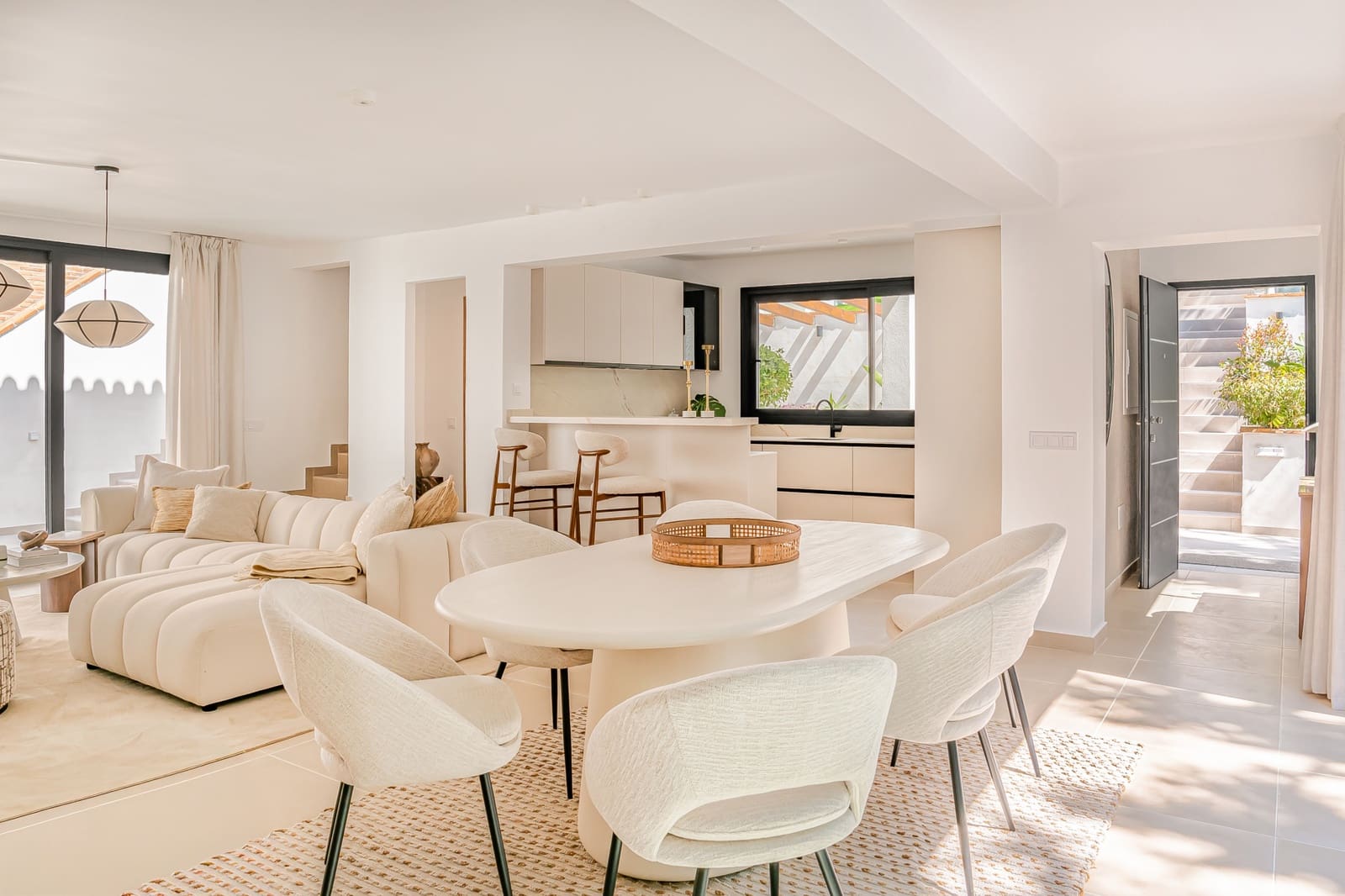 Chalet de 4 habitaciones en Nueva Andalucia en venta con piscina garaje - 1.795.000 € (Ref: 9735393)