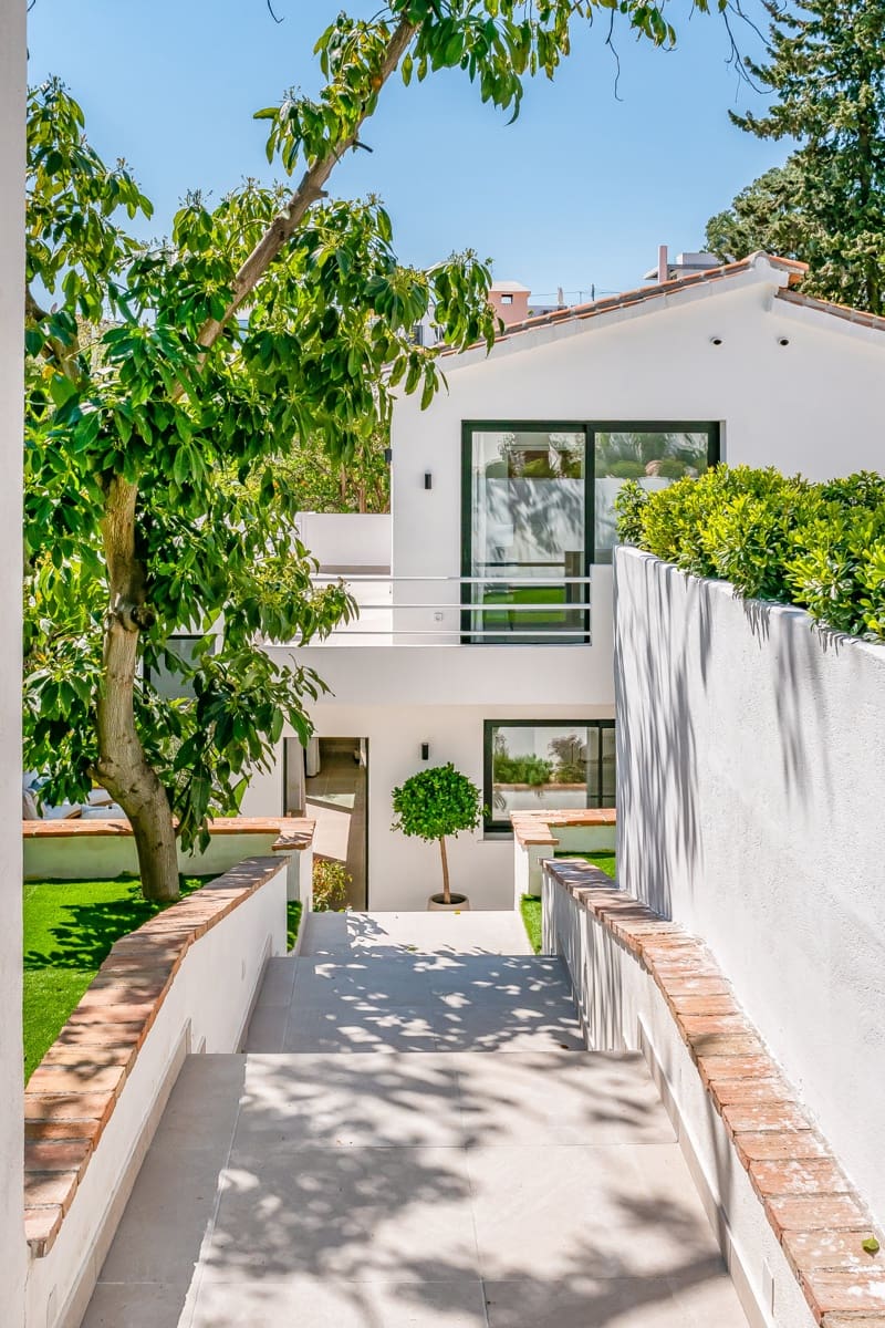 Chalet de 4 habitaciones en Nueva Andalucia en venta con piscina garaje - 1.795.000 € (Ref: 9735393)