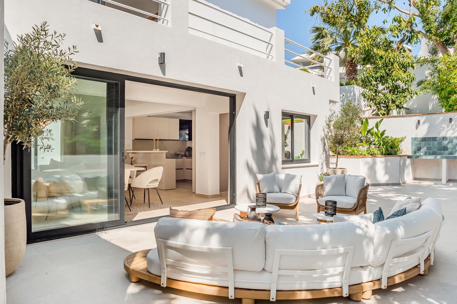 Chalet de 4 habitaciones en Nueva Andalucia en venta con piscina garaje - 1.795.000 € (Ref: 9735393)