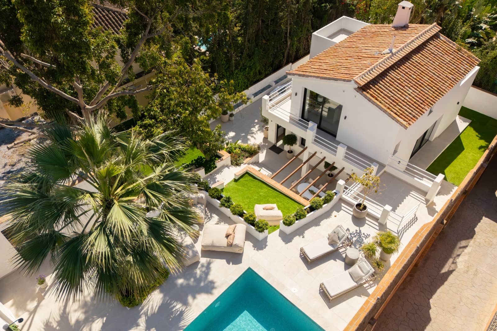 Chalet de 4 habitaciones en Nueva Andalucia en venta con piscina garaje - 1.795.000 € (Ref: 9735393)