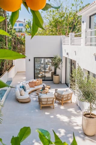 4 soverom Villa til salgs i Nueva Andalucia, Marbella med svømmebasseng garasje - € 1 795 000 (Ref: 9735393)