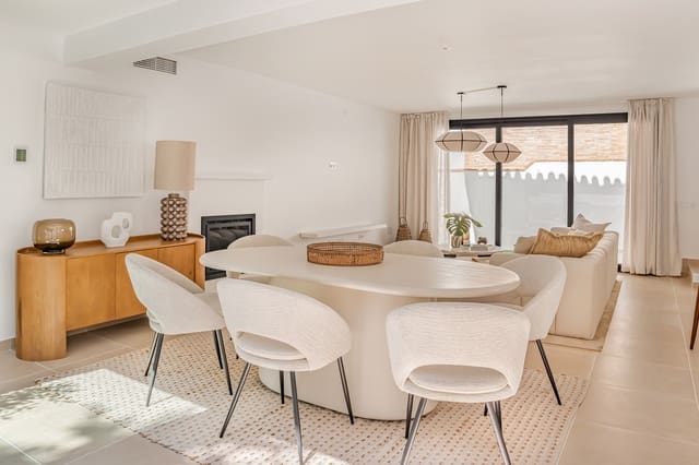 4 soverom Villa til salgs i Nueva Andalucia, Marbella med svømmebasseng garasje - € 1 795 000 (Ref: 9735393)
