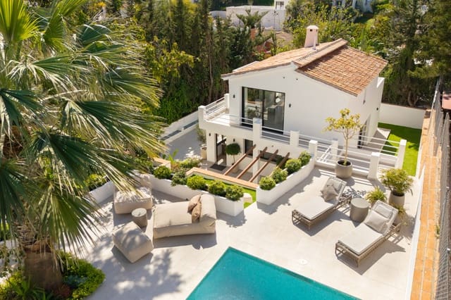 4 soverom Villa til salgs i Nueva Andalucia, Marbella med svømmebasseng garasje - € 1 795 000 (Ref: 9735393)