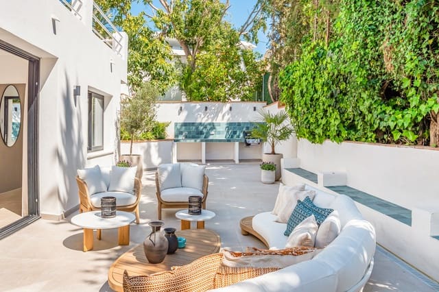 4 soverom Villa til salgs i Nueva Andalucia, Marbella med svømmebasseng garasje - € 1 795 000 (Ref: 9735393)