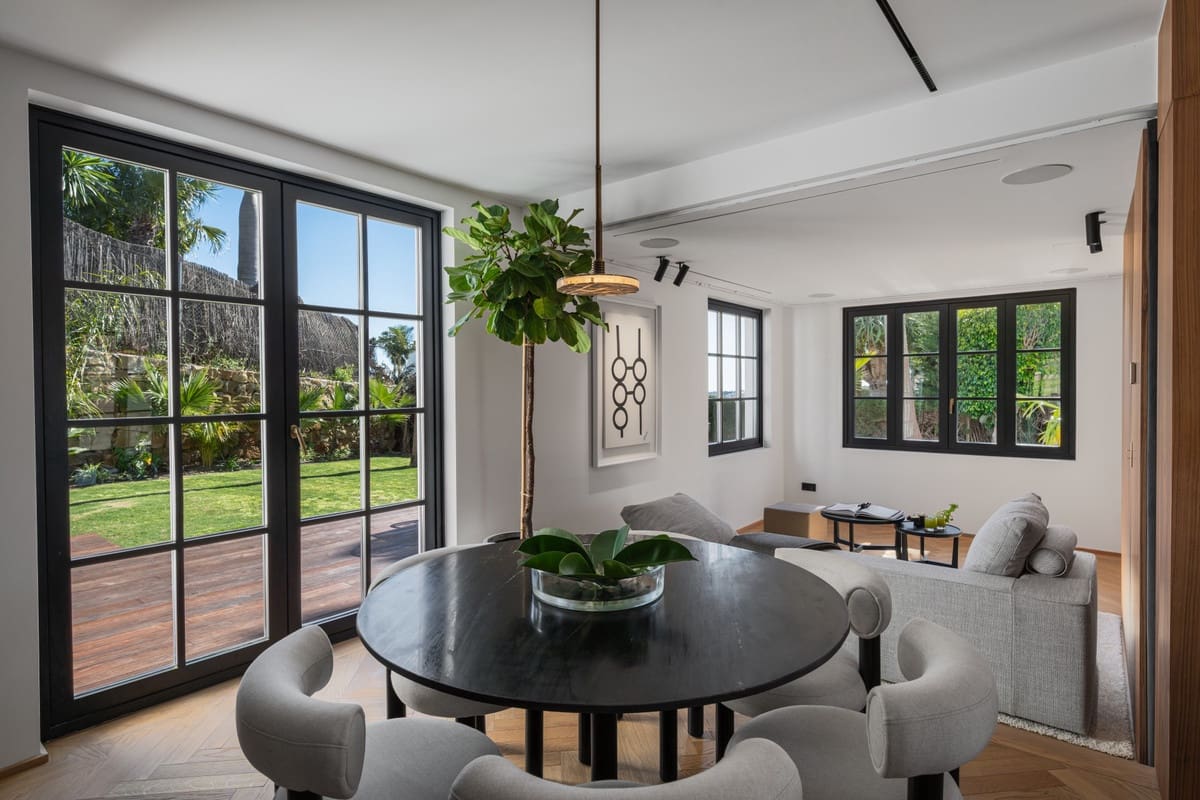 4 bedroom Villa for sale in Nueva Andalucia - € 4,250,000 (Ref: 9735394)